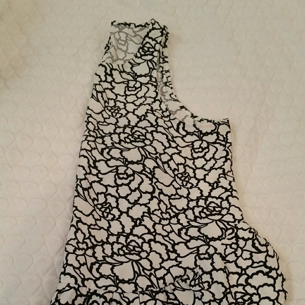 Ann Taylor black/off white sleeveless top